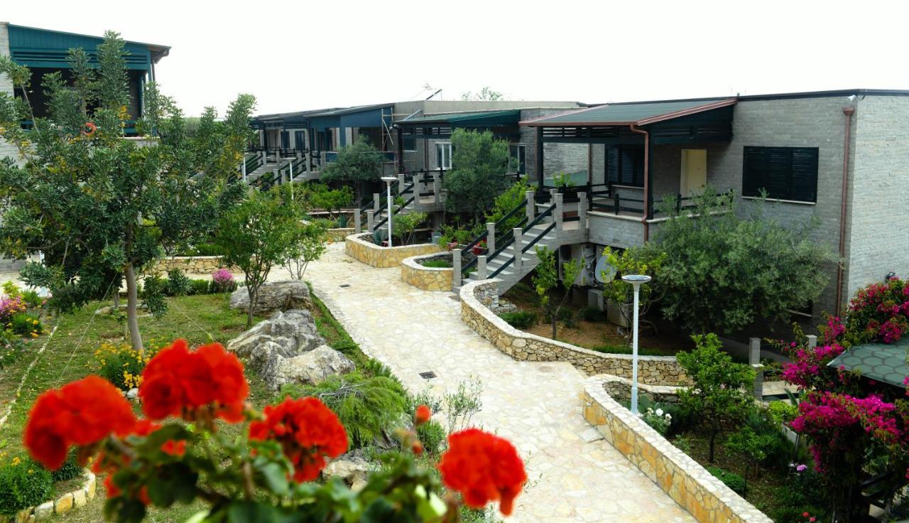Vila Rina At Aquamarine Residence Vlorë Esterno foto