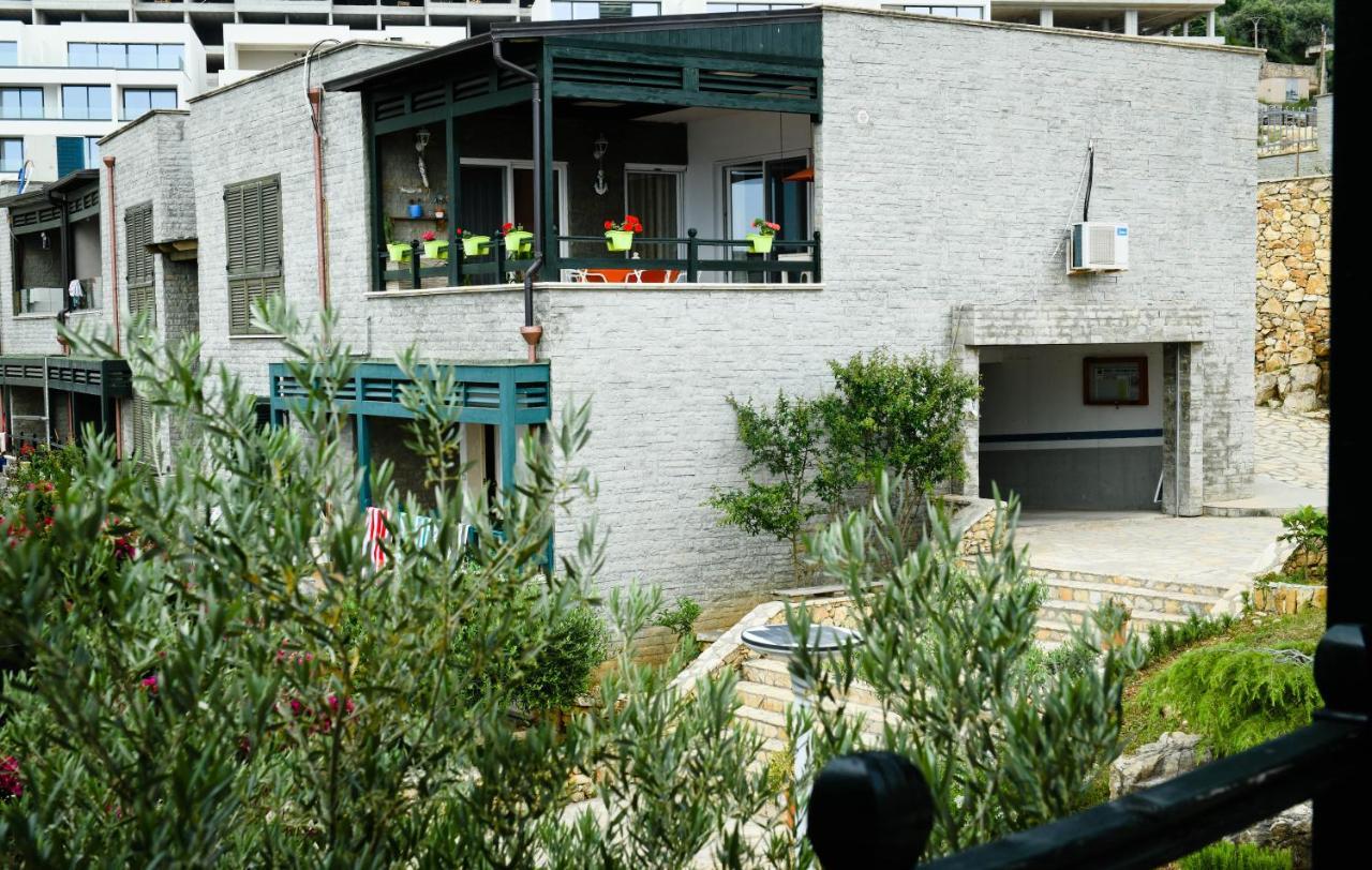 Vila Rina At Aquamarine Residence Vlorë Esterno foto