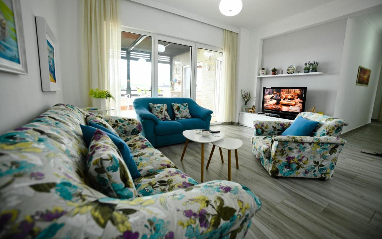 Vila Rina At Aquamarine Residence Vlorë Esterno foto