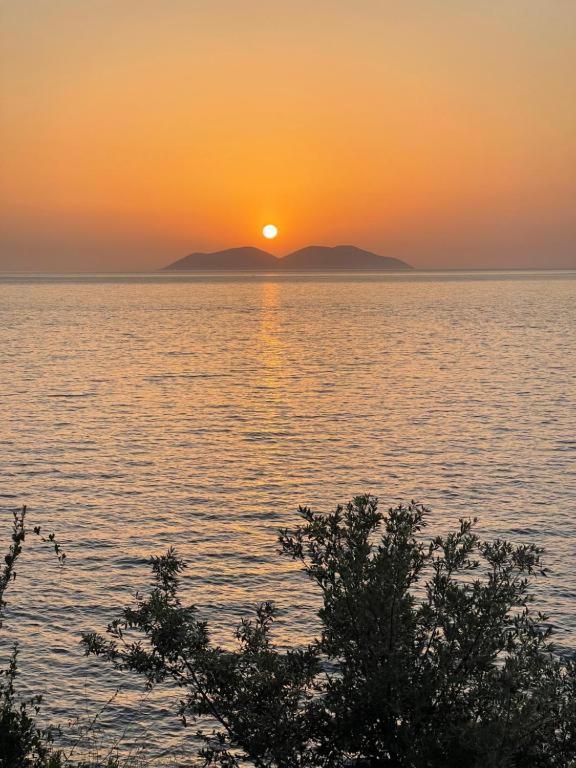Vila Rina At Aquamarine Residence Vlorë Esterno foto