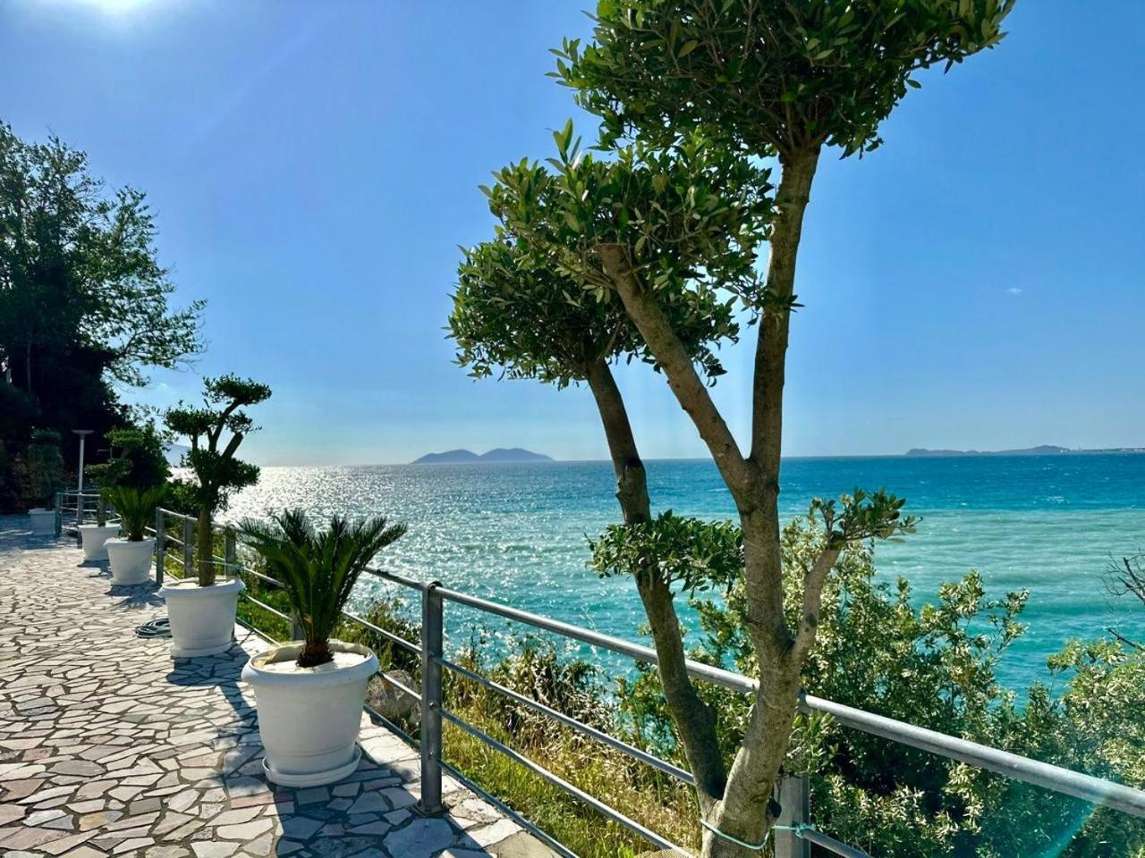 Vila Rina At Aquamarine Residence Vlorë Esterno foto