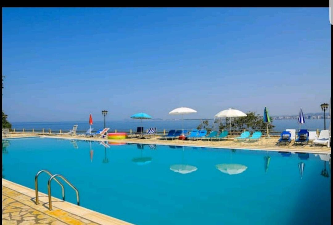 Vila Rina At Aquamarine Residence Vlorë Esterno foto